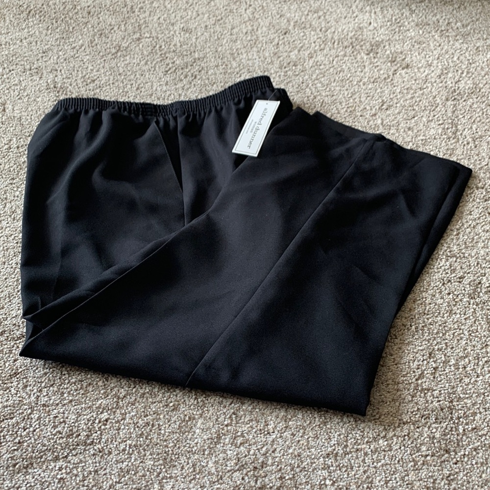 Women’s proportioned short size 22W pant from Alfred dunner